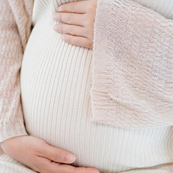 不过也有网友觉得🇮🇲这纯粹是人红🧔🌾是非多，道德绑🔉🧽合法的代孕国家